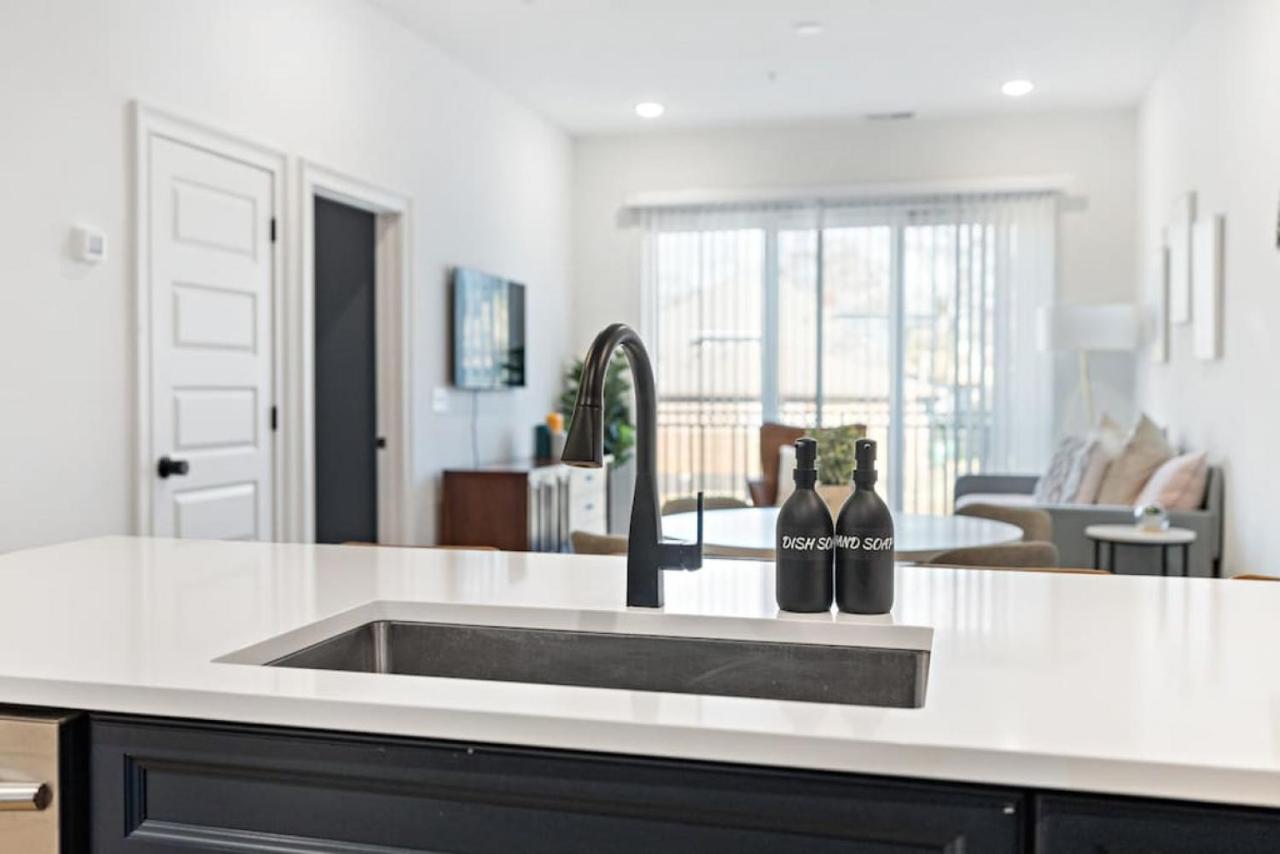 Modern Nashville Condo 5 Beds -3 Miles To Downtown ภายนอก รูปภาพ