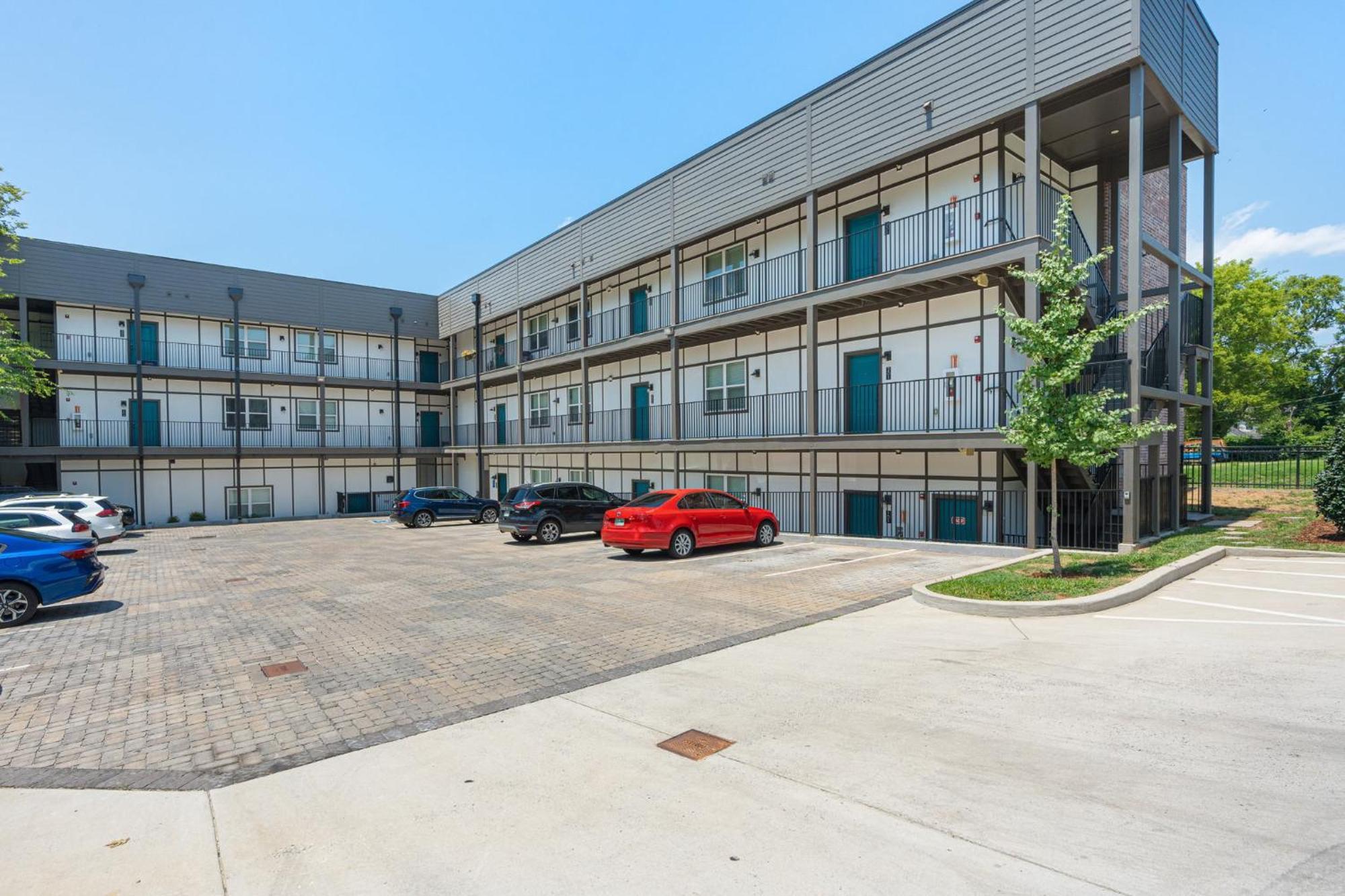 Modern Nashville Condo 5 Beds -3 Miles To Downtown ภายนอก รูปภาพ